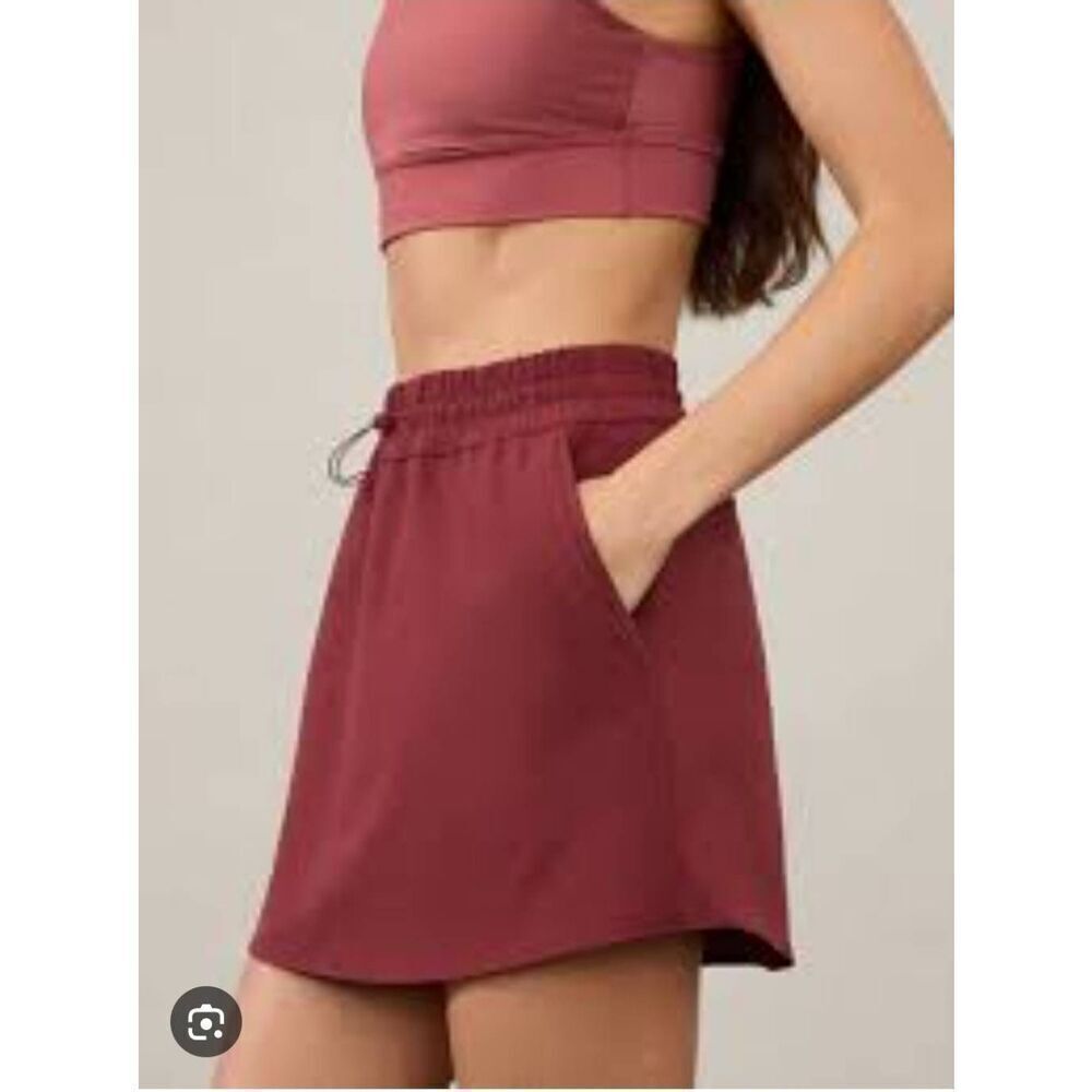 Athleta Down High Rise 15" Skirt. WINE US S NWT